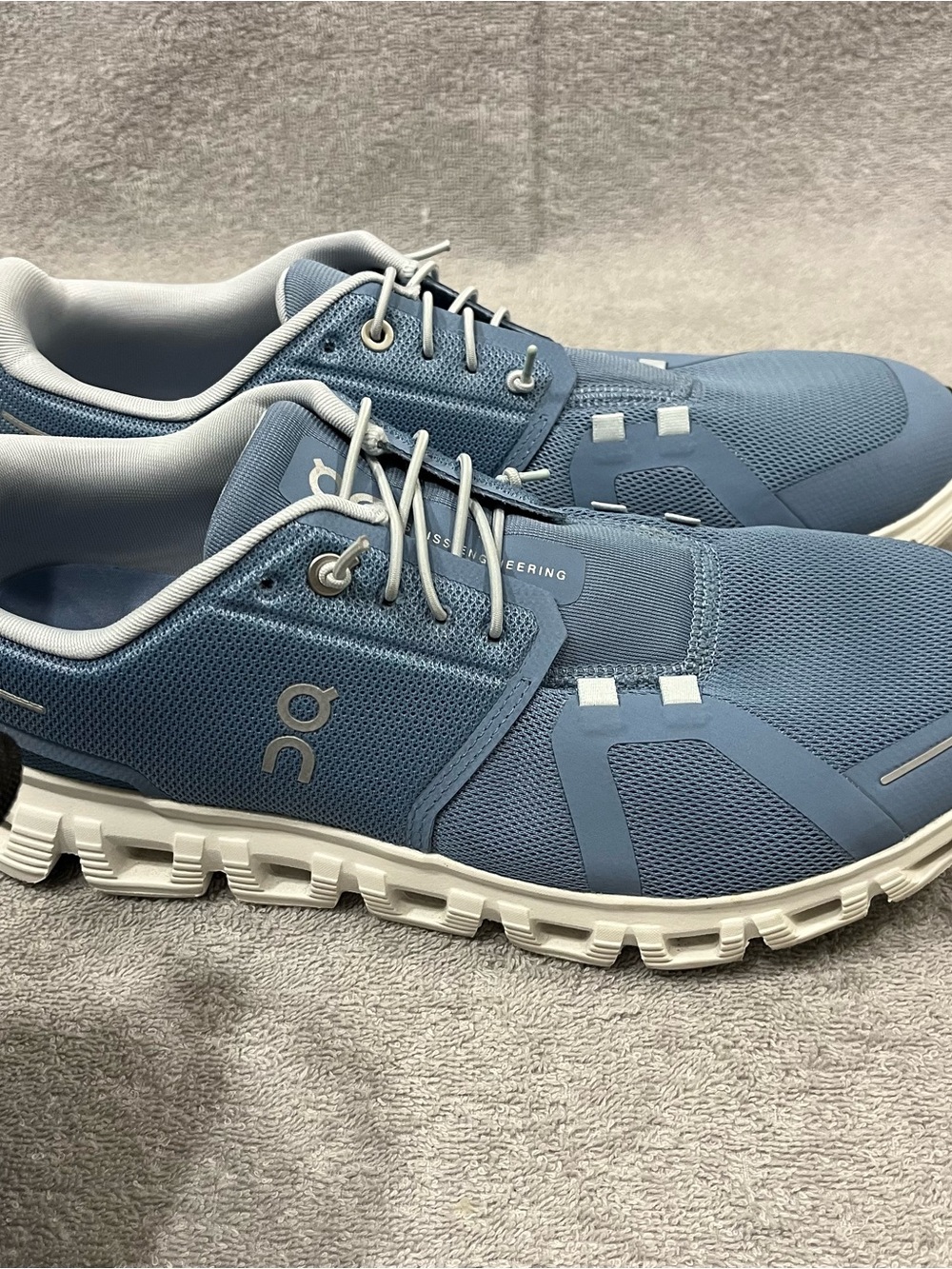 ON Cloud 6 Women’s Size 11 Chambray Blue And White 3WF10061508
